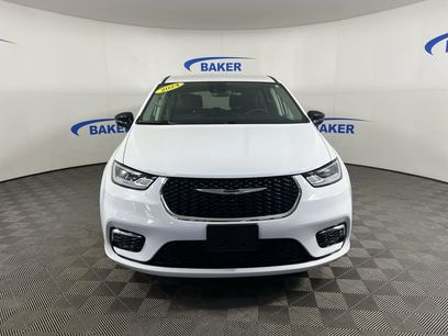 Used 2024 Chrysler Pacifica Touring-L