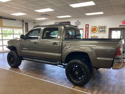 Used 2012 Toyota Tacoma 4x4 Double Cab w/ TRD Off-Road Pkg image 9