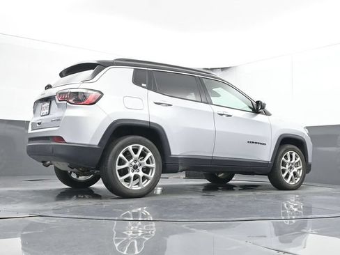 Used 2025 Jeep Compass Limited AWD/4WD image 45