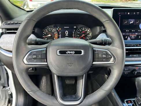 Used 2023 Jeep Compass Latitude AWD/4WD image 17