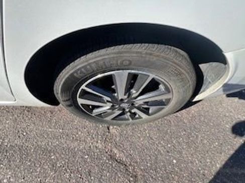 Used 2025 Nissan Versa SV image 9