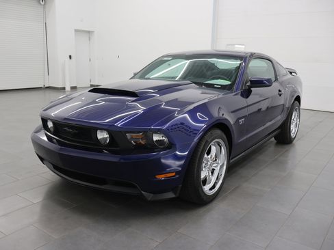 Used 2010 Ford Mustang GT Premium RWD image 7