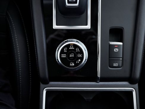 New 2025 Mitsubishi Outlander SE image 42