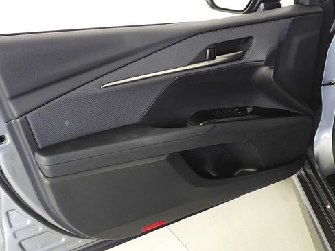 Used 2025 Toyota Camry SE w/ Convenience Package image 11