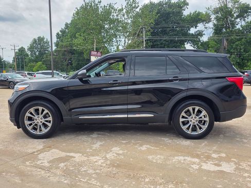 Used 2022 Ford Explorer XLT AWD/4WD image 7