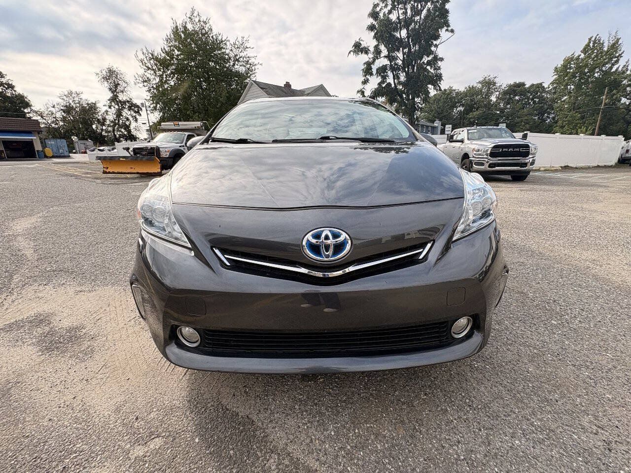 Used 2012 Toyota Prius V Five FWD image 4