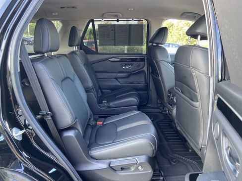 Used 2025 Honda Pilot EX-L image 16