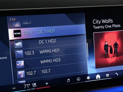 Used 2024 BMW i7 xDrive60 w/ Executive Package image 53