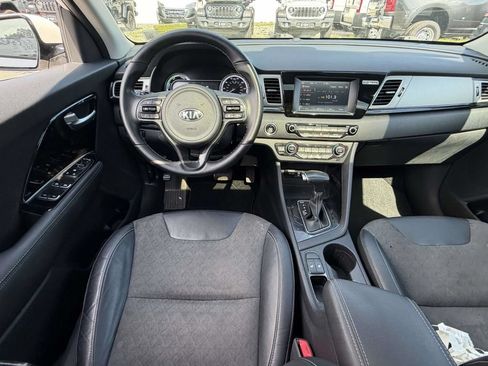 Used 2017 Kia Niro EX FWD image 20