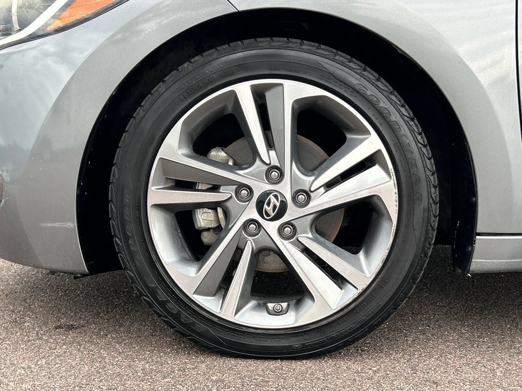 Used 2017 Hyundai Elantra Limited FWD image 25