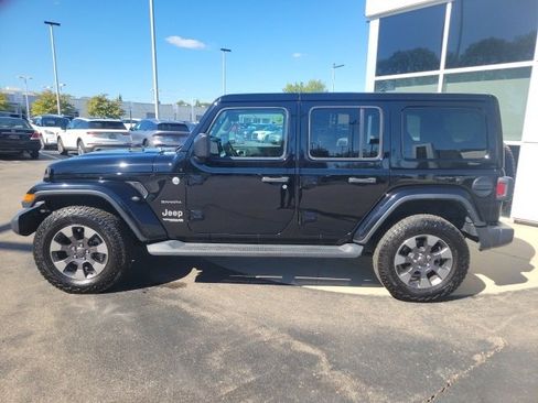 Used 2018 Jeep Wrangler Unlimited Sahara image 3