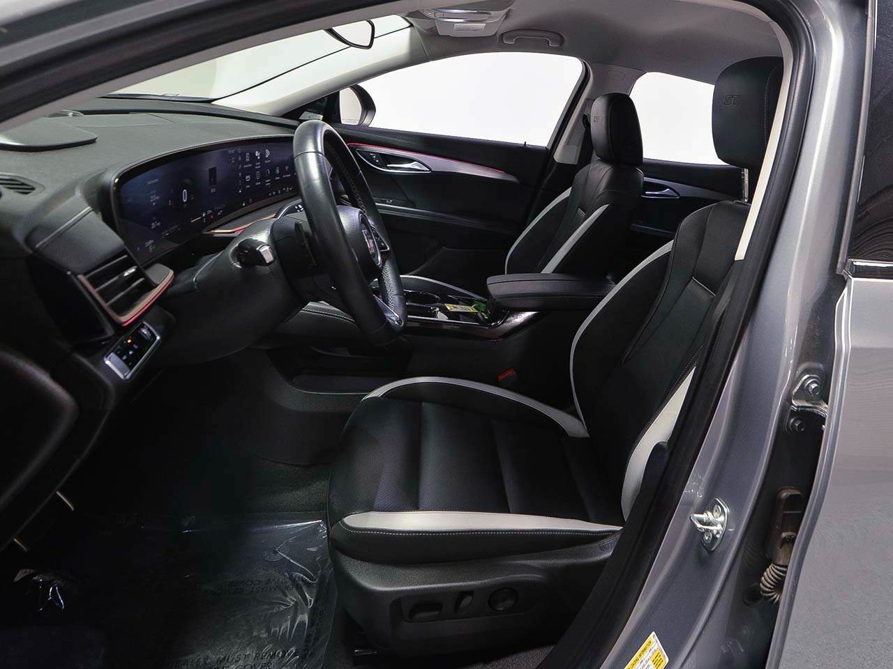 Used 2025 Buick Envision Sport Touring AWD/4WD image 7
