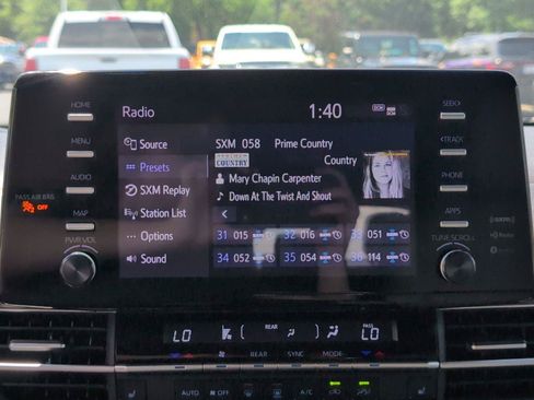 Used 2024 Toyota Sienna XLE FWD image 23