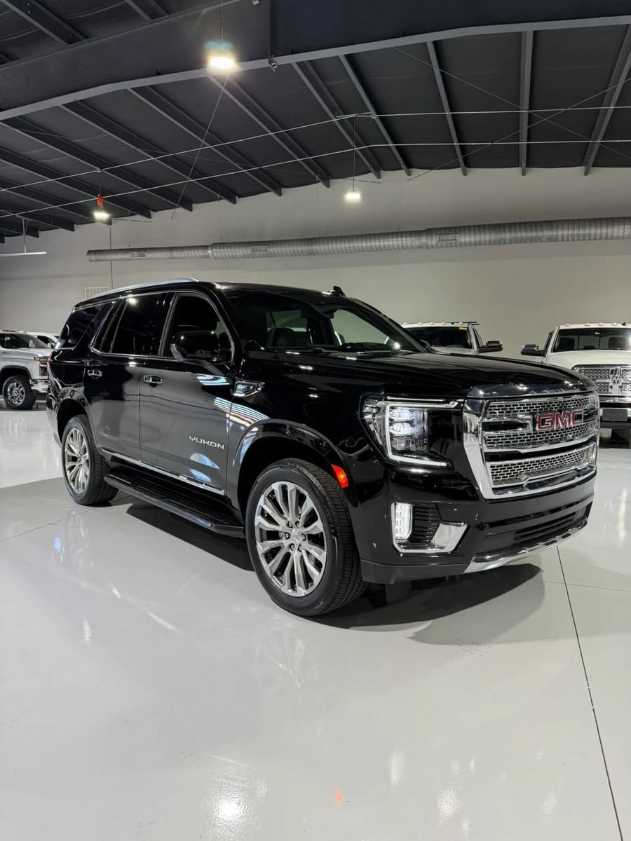 Used 2023 GMC Yukon SLT RWD image 1