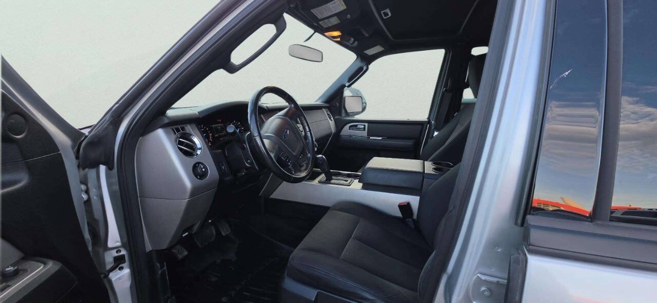 Used 2017 Ford Expedition XLT AWD/4WD image 7