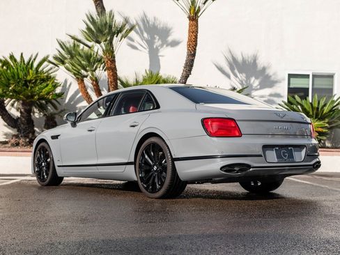 Used 2022 Bentley Flying Spur V8 image 3