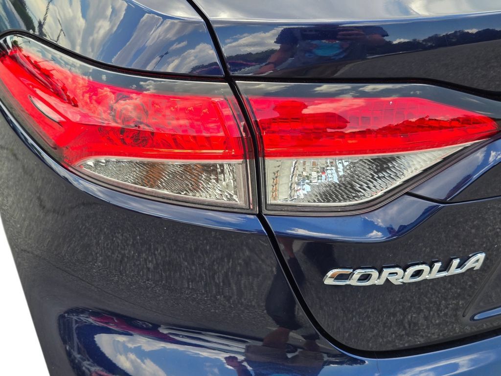 Used 2022 Toyota Corolla LE FWD image 11