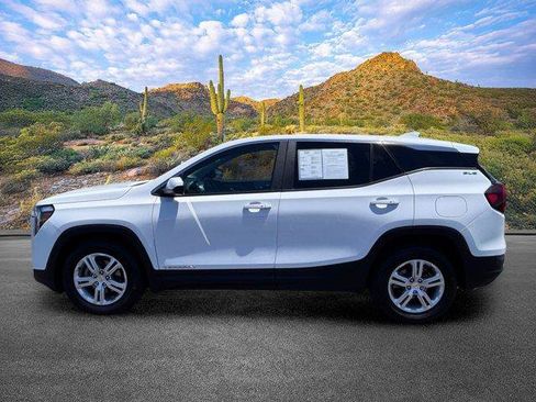 Used 2024 GMC Terrain SLE FWD image 8