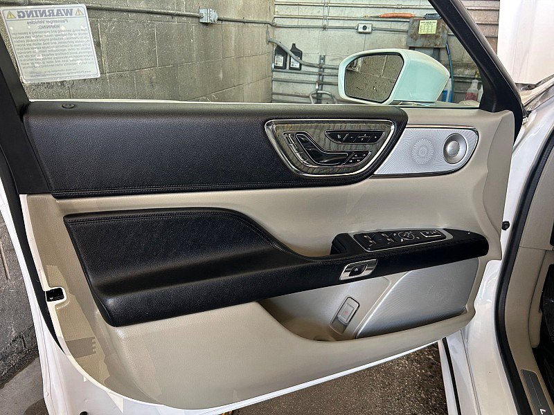 Used 2018 Lincoln Continental Reserve AWD/4WD image 16
