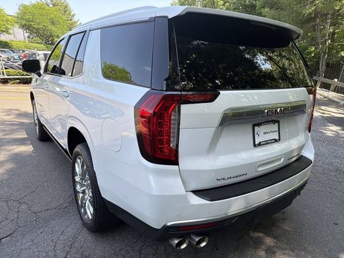 Used 2024 GMC Yukon Denali w/ Advanced Technology Package AWD/4WD image 12