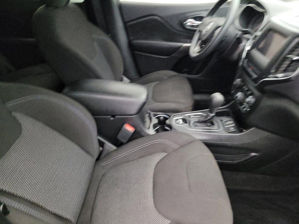 Used 2019 Jeep Cherokee Latitude w/ Popular Appearance Group FWD image 21