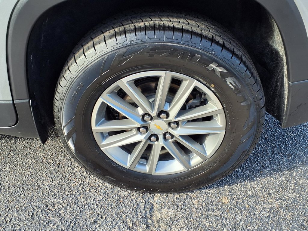 Used 2023 Chevrolet Traverse LT FWD image 20