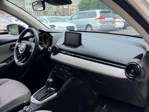 Used 2019 Toyota Yaris L FWD image 15