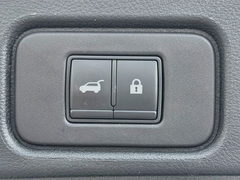 Used 2022 Nissan Pathfinder SL w/ SL Black Package FWD image 13