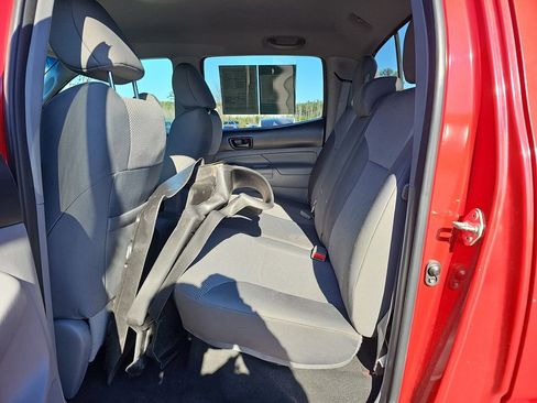 Used 2015 Toyota Tacoma Base image 18