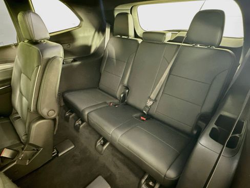 Used 2025 Buick Enclave Preferred FWD image 29