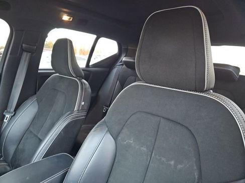 Used 2021 Volvo XC40 T5 R-Design w/ Advanced Package image 31