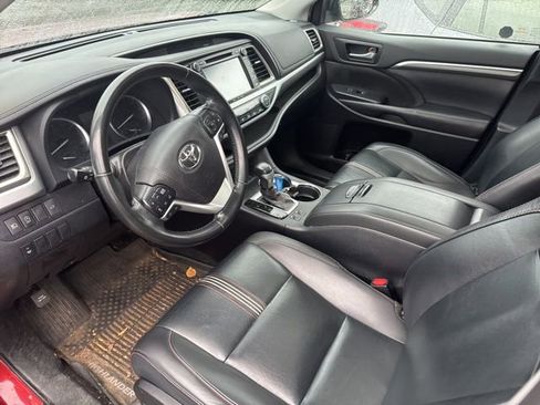 Used 2019 Toyota Highlander SE image 9