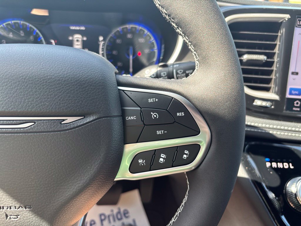 New 2027 Chrysler Pacifica Select FWD image 37