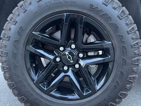 Used 2020 Chevrolet Silverado 1500 LT Trail Boss image 5