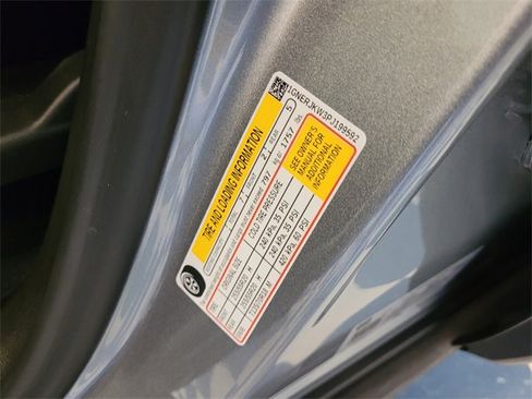 Used 2023 Chevrolet Traverse RS image 17