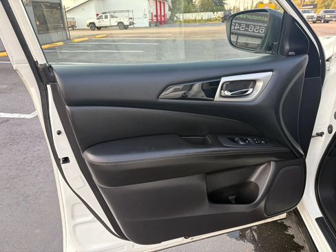 Used 2018 Nissan Pathfinder 4WD image 13