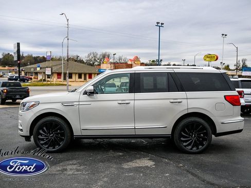 Used 2021 Lincoln Navigator Reserve image 4