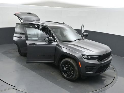New 2025 Jeep Grand Cherokee Altitude image 51