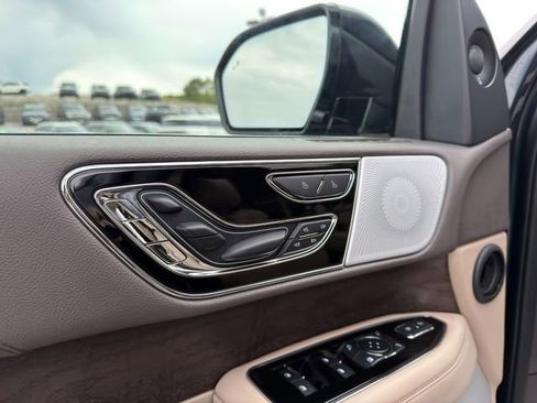 Used 2024 Lincoln Navigator L Reserve AWD/4WD image 25