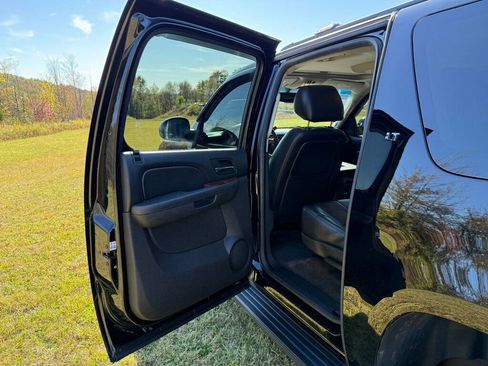Used 2014 Chevrolet Suburban LT w/ Luxury Package image 30