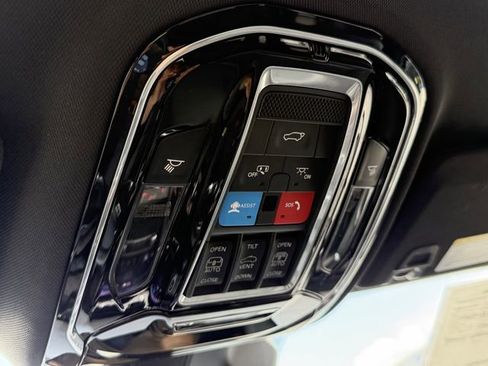 Used 2022 Jeep Grand Cherokee Overland w/ MOPAR Finishing Package AWD/4WD image 26