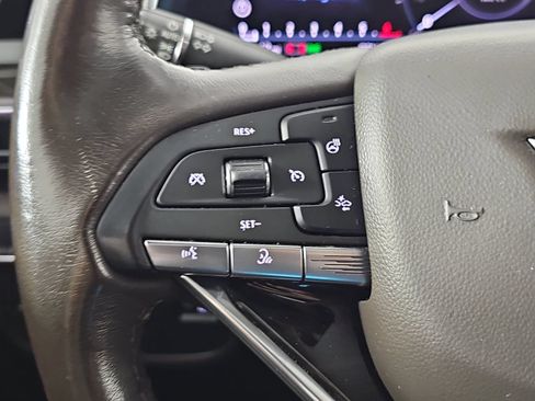 Used 2021 Cadillac Escalade ESV Premium Luxury AWD/4WD image 16