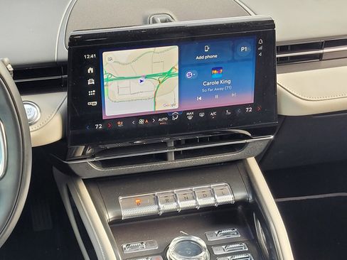 Used 2025 Lincoln Nautilus Premier image 15