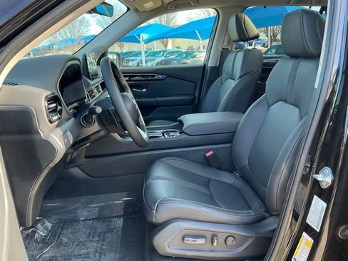 New 2025 Honda Pilot Touring image 11