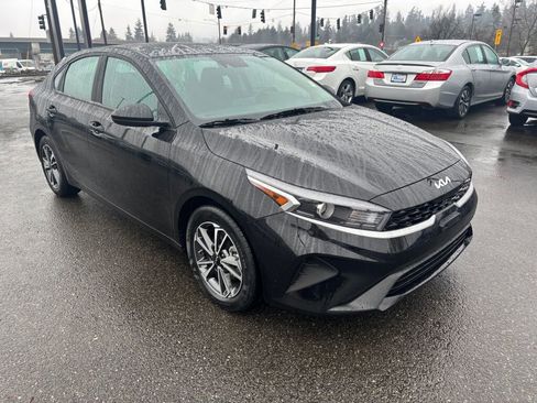 Certified 2023 Kia Forte LXS image 3