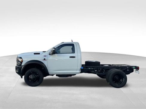 New 2024 RAM 5500 Tradesman w/ Safety Group AWD/4WD image 2