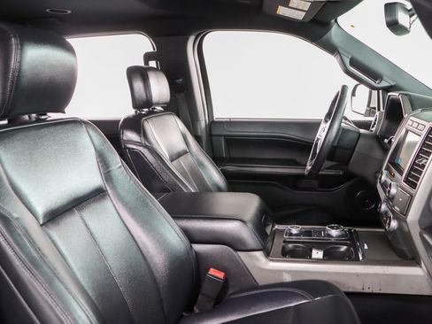 Used 2019 Ford Expedition XLT w/ Equipment Group 201A AWD/4WD image 28