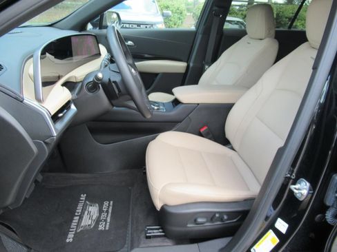 Certified 2024 Cadillac XT4 Luxury w/ Cold Weather Package FWD image 20