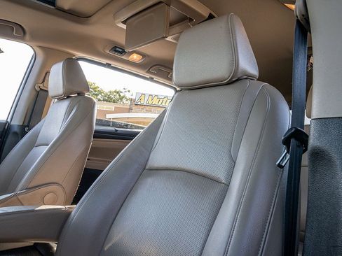 Used 2019 Honda Odyssey Elite image 25
