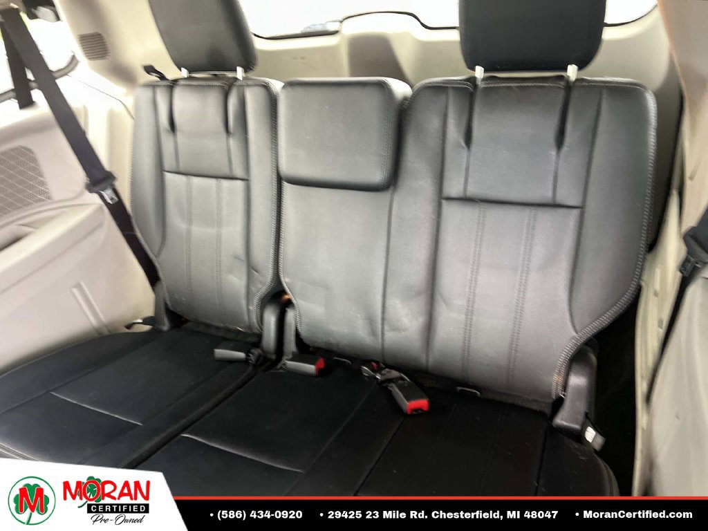 Used 2014 Chrysler Town & Country Touring-L FWD image 11